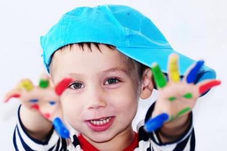 child-image-happy-child-with-paint-on-hands - used-for-play-therapy