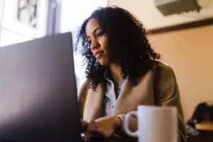 woman-in-front-of-computer