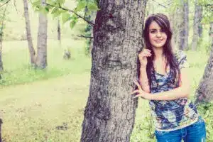 teen-therapy-adolescent-beside-tree